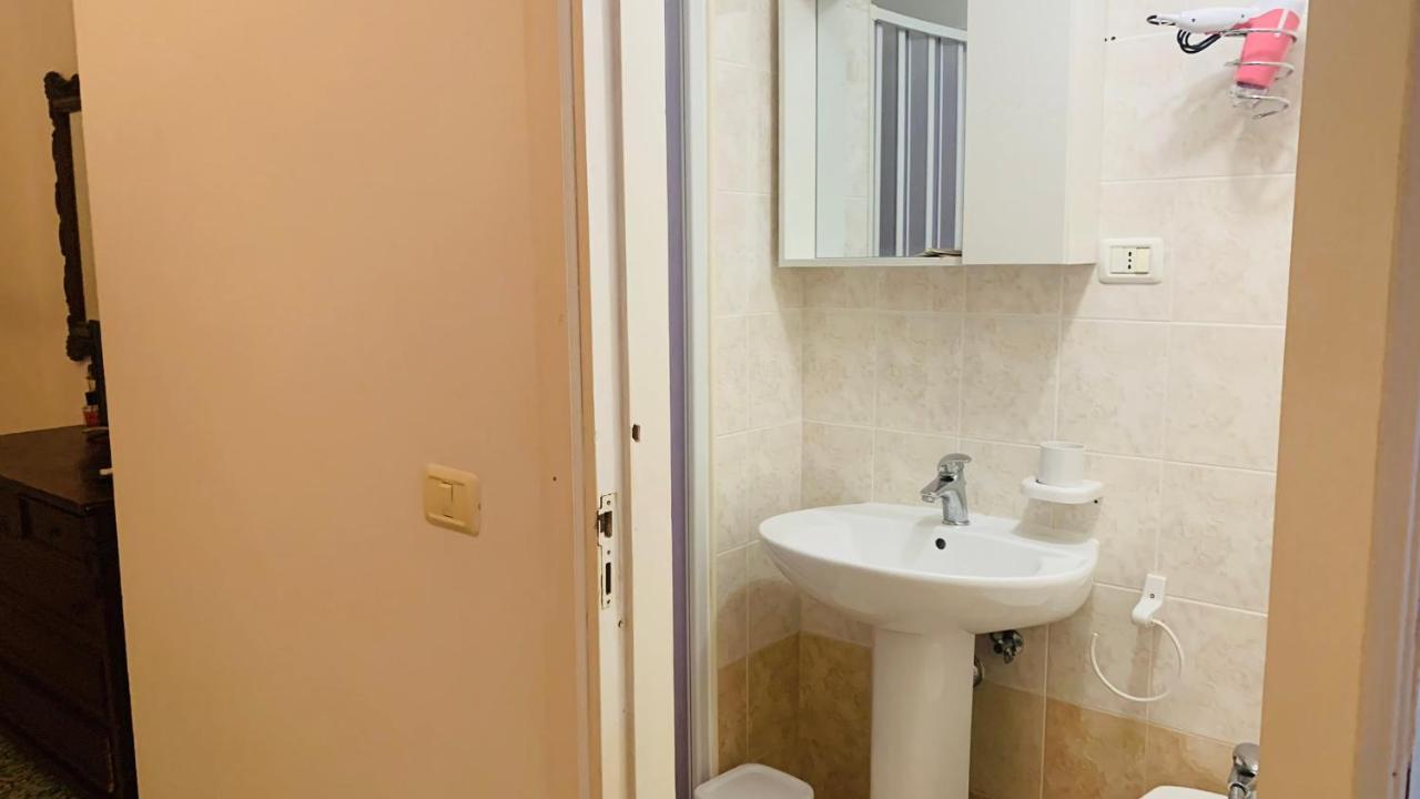 Colombo Apartment E Room เวียสเต ภายนอก รูปภาพ